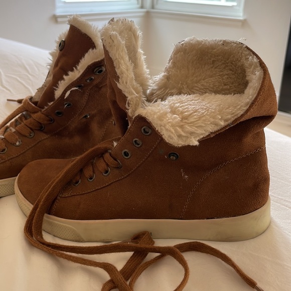 Girl’s size 6 faux fur-lined lace-up boots. 2 ways to wear. - Picture 5 of 7